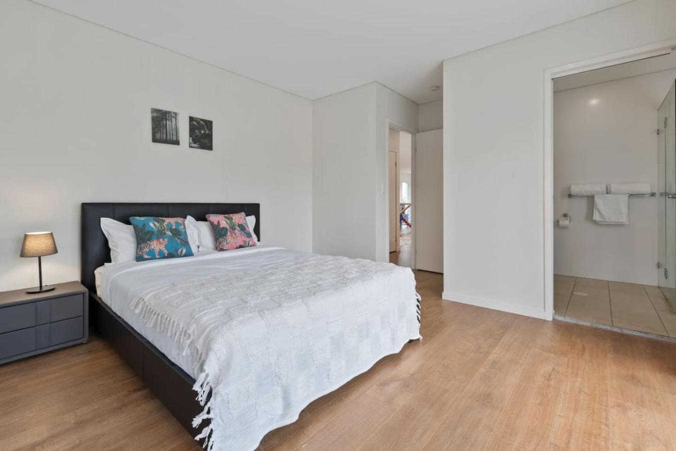 5beds Luxu With Pool And Ac Conveniently Located