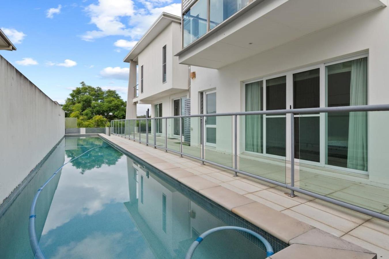 5beds Luxu With Pool And Ac Conveniently Located