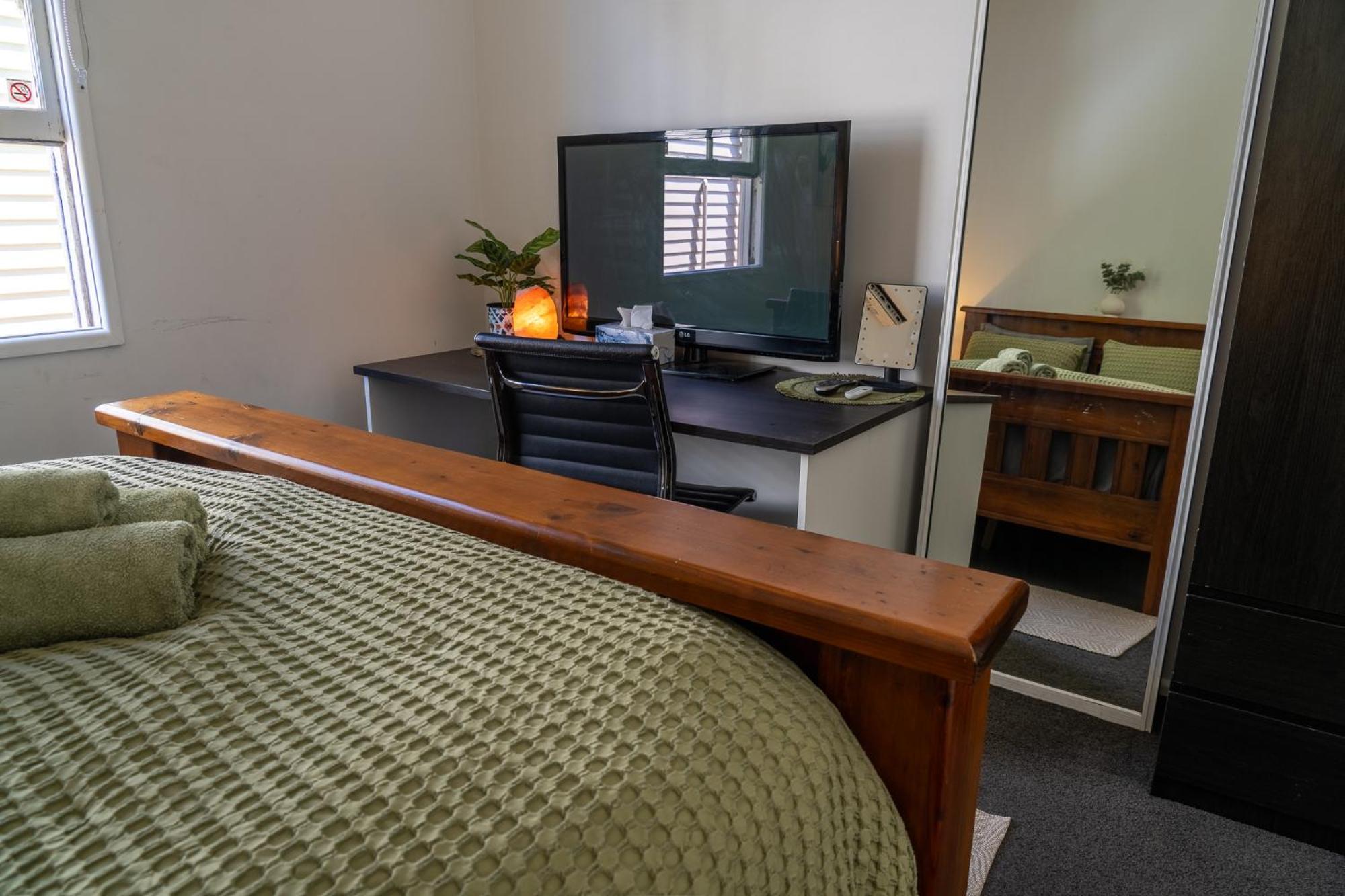 Hot Tub, Ice Bath, Gym, Sauna, Pool Table Coorparoo Haven