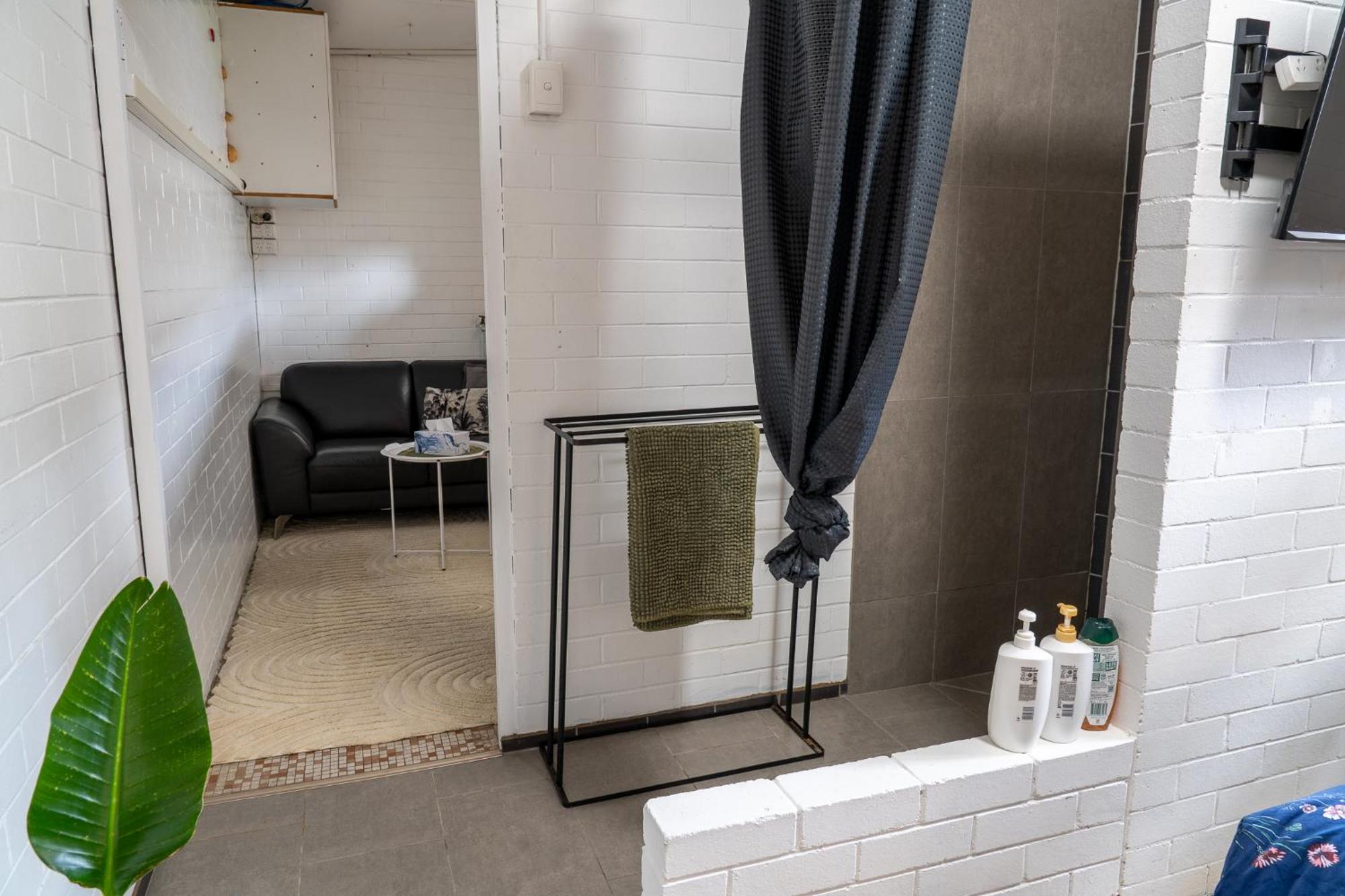 Homestay Hot Tub, Ice Bath, Gym, Sauna, Pool Table Coorparoo Haven *