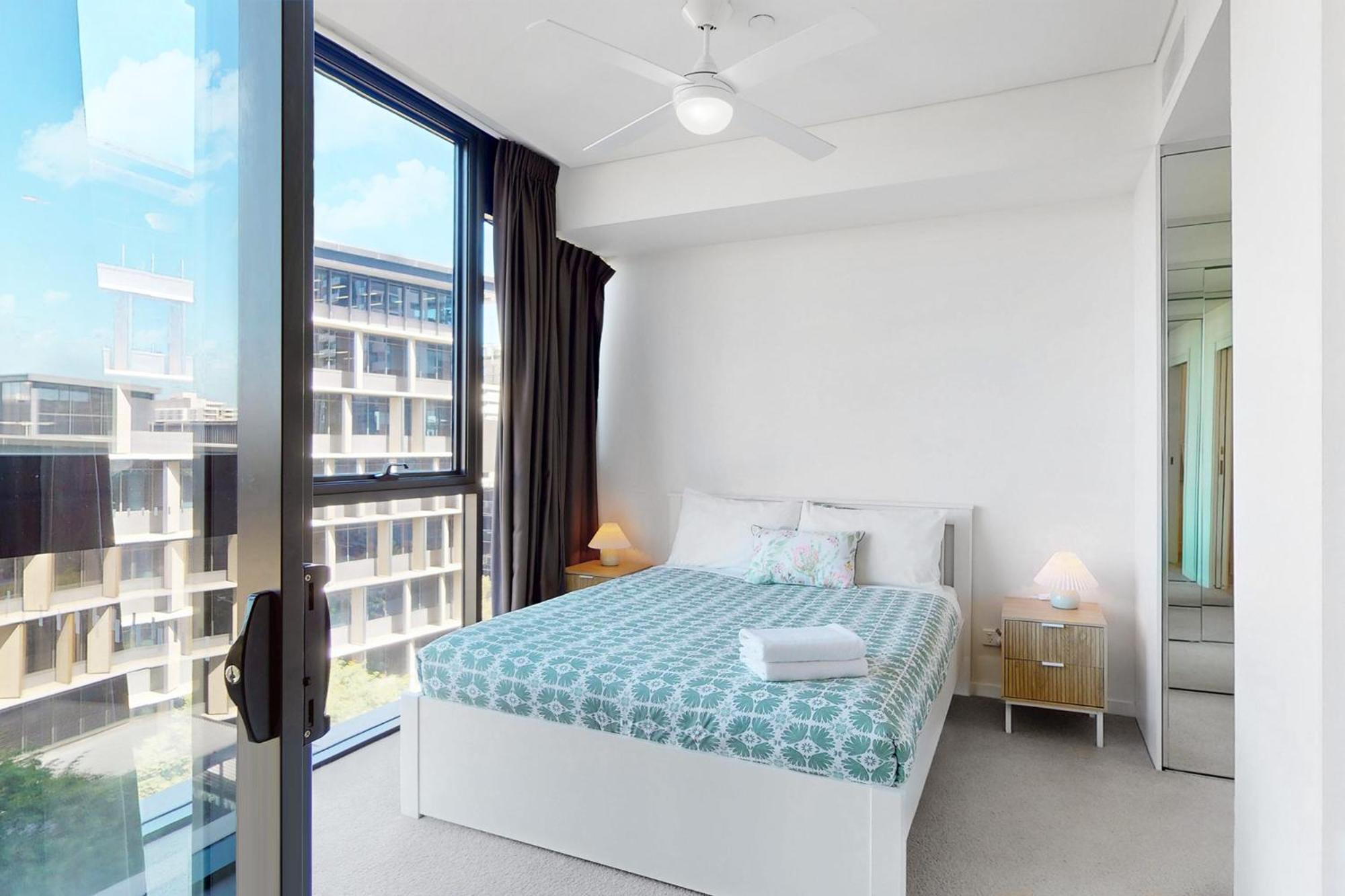 Urban Luxe Retreat - South Boutique W Free Carpark Apartment