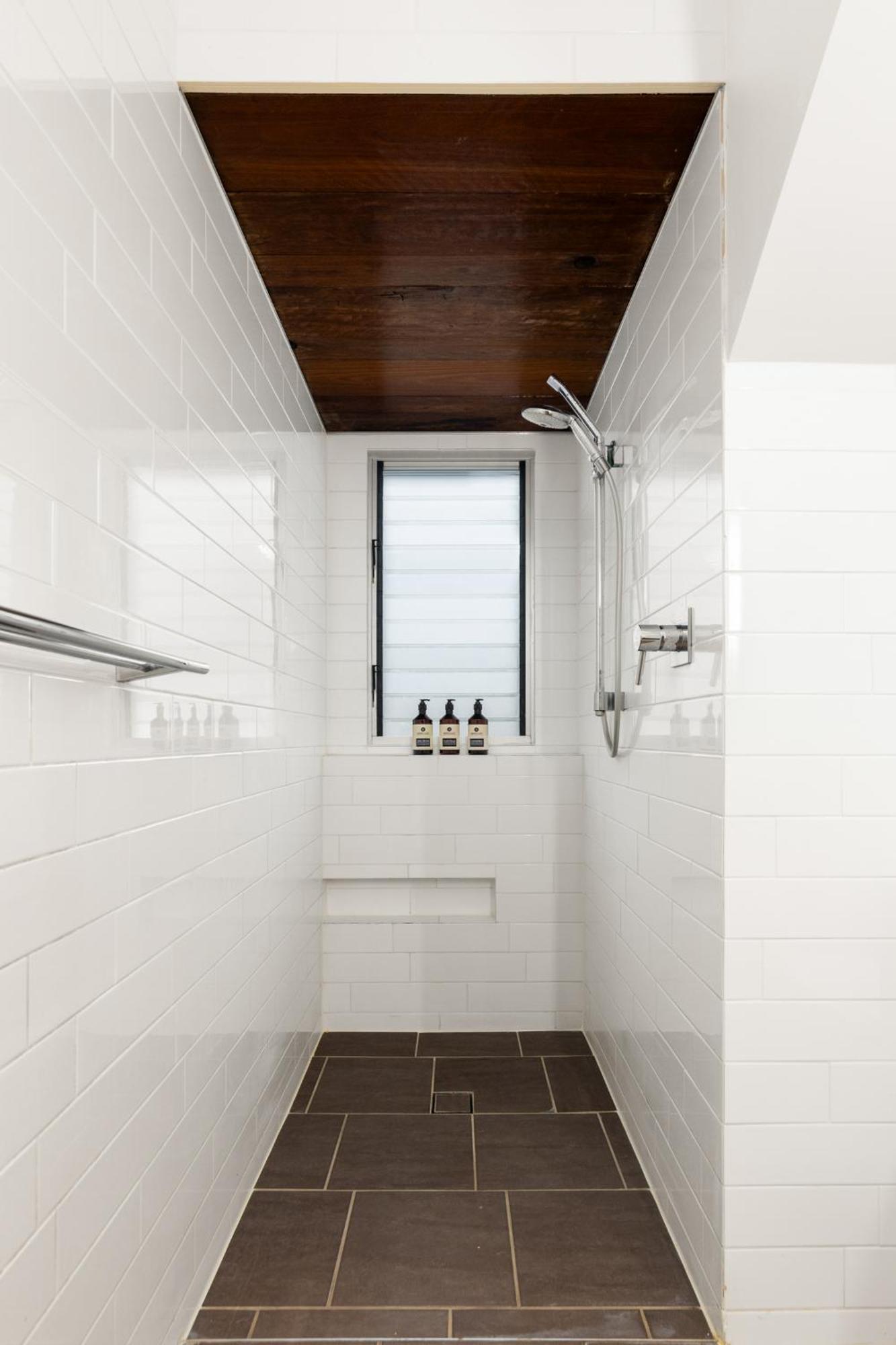 Inner Haven Enviro-luxury - With Free Parking Apartment Brisbane
