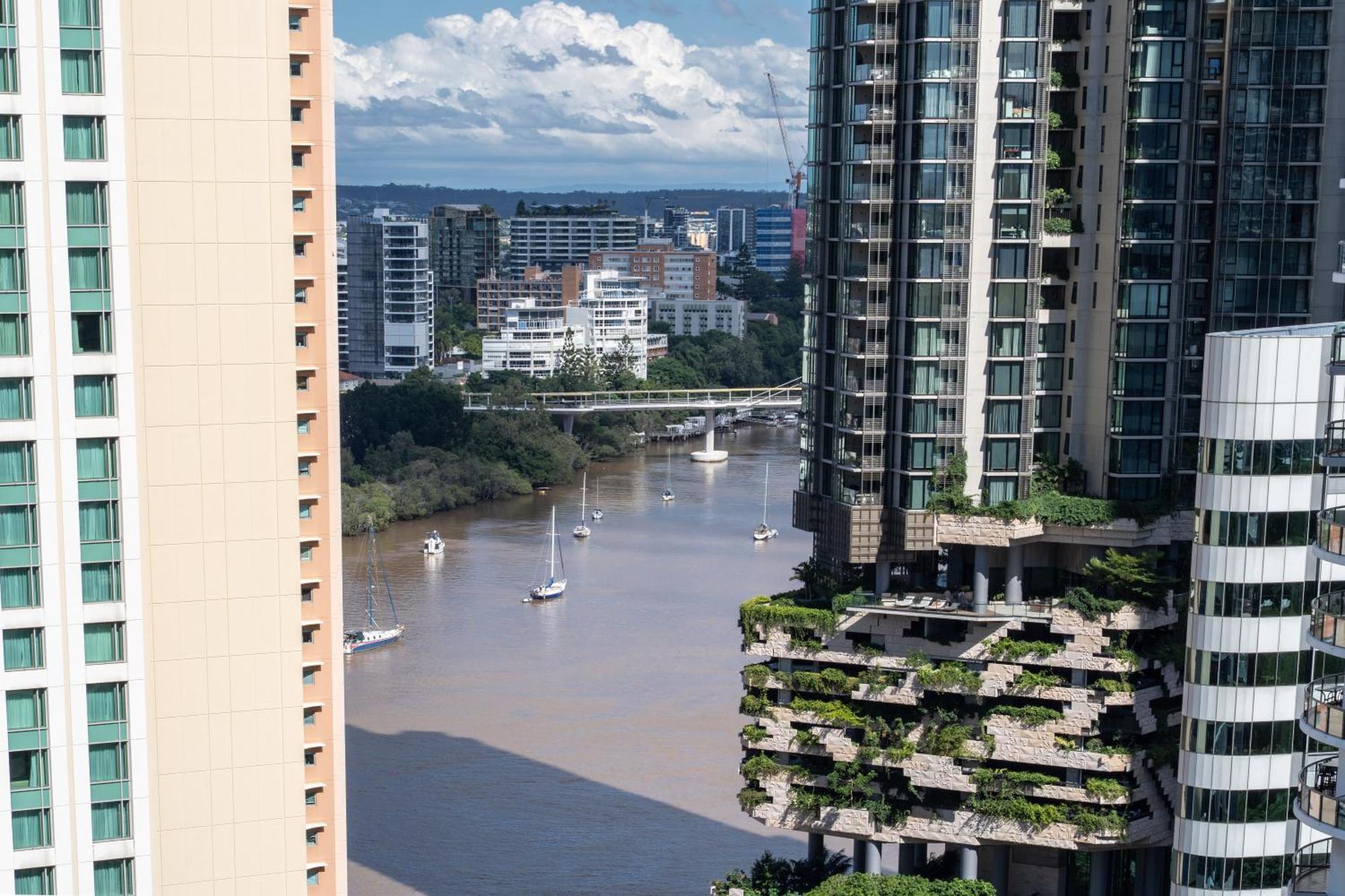 1bed 1bath With Story Bridge And River Views, Parking, And Private Balcony * Brisbane