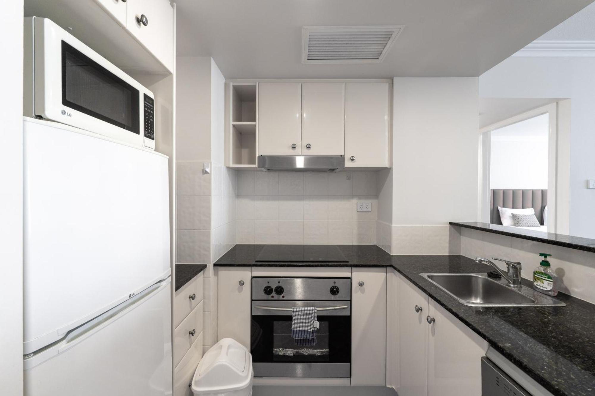 1bed 1bath With Story Bridge And River Views, Parking, And Private Balcony * Brisbane