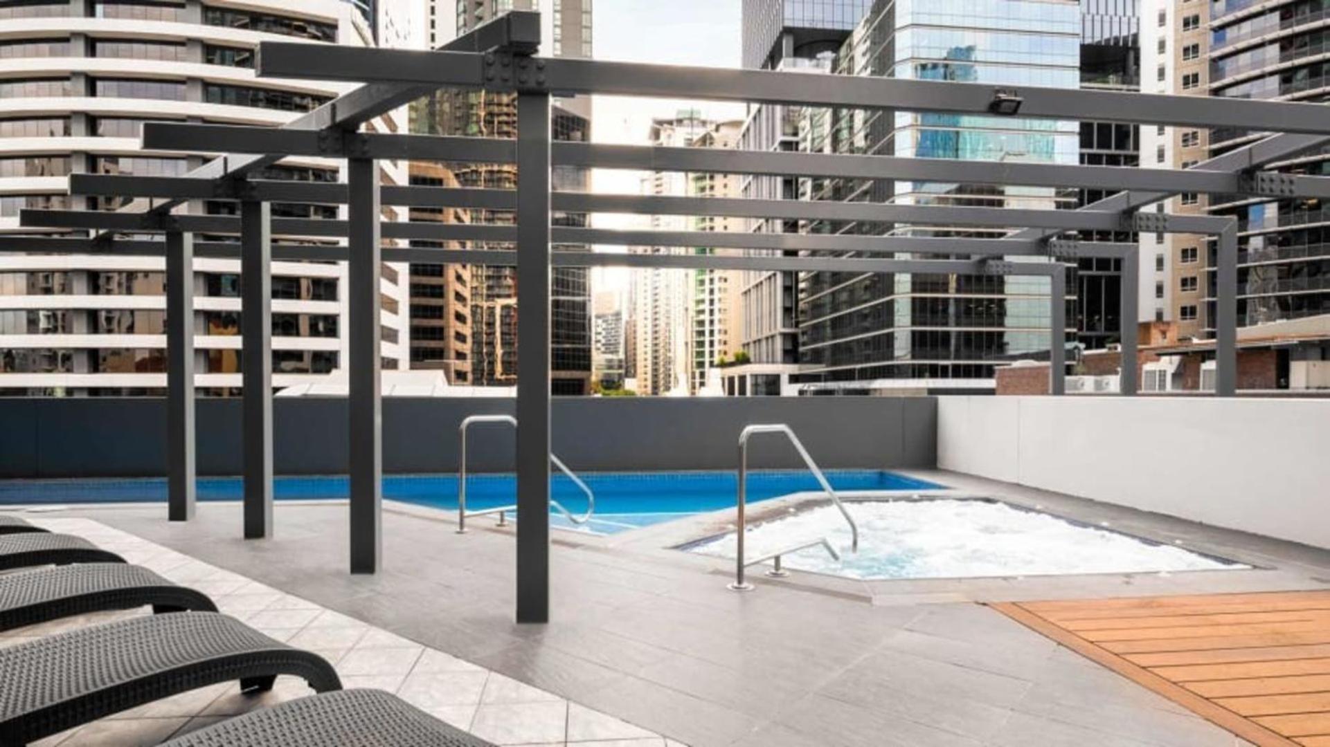 Luxury Cbd 2b2b Balcony Views Free Parking Brisbane
