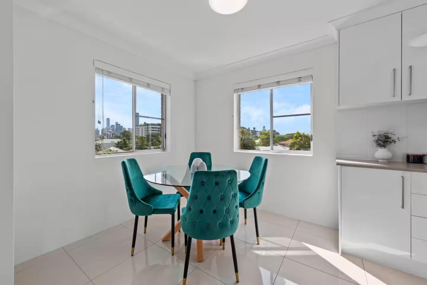 Stylish 3brm Near Gabba With Free Parking & Wifi Apartment *