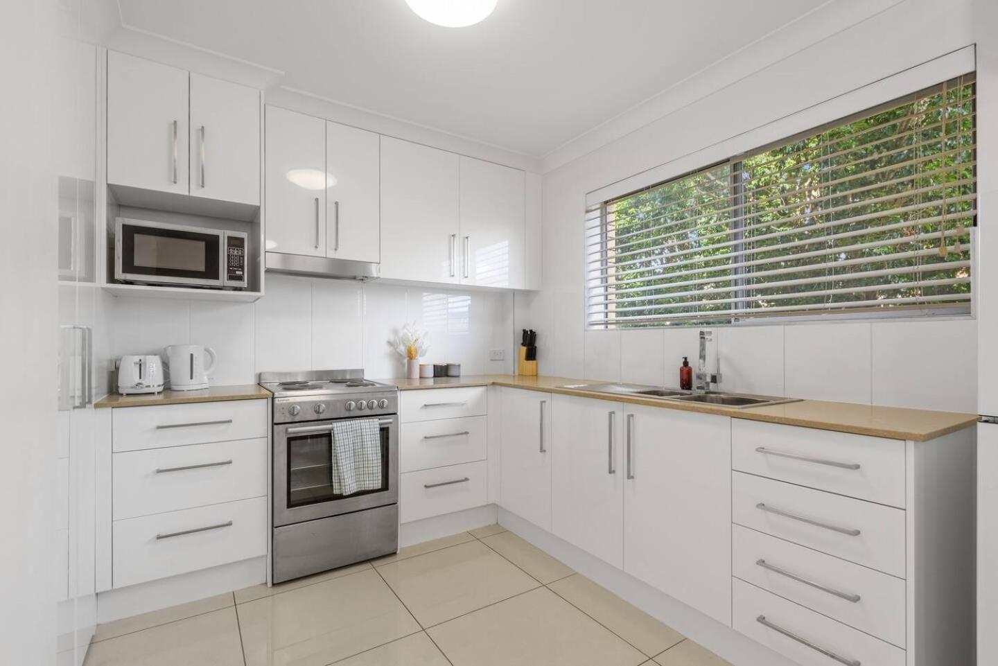 Stylish 2brm Close To Gabba With Parking & Wifi Apartment Brisbane