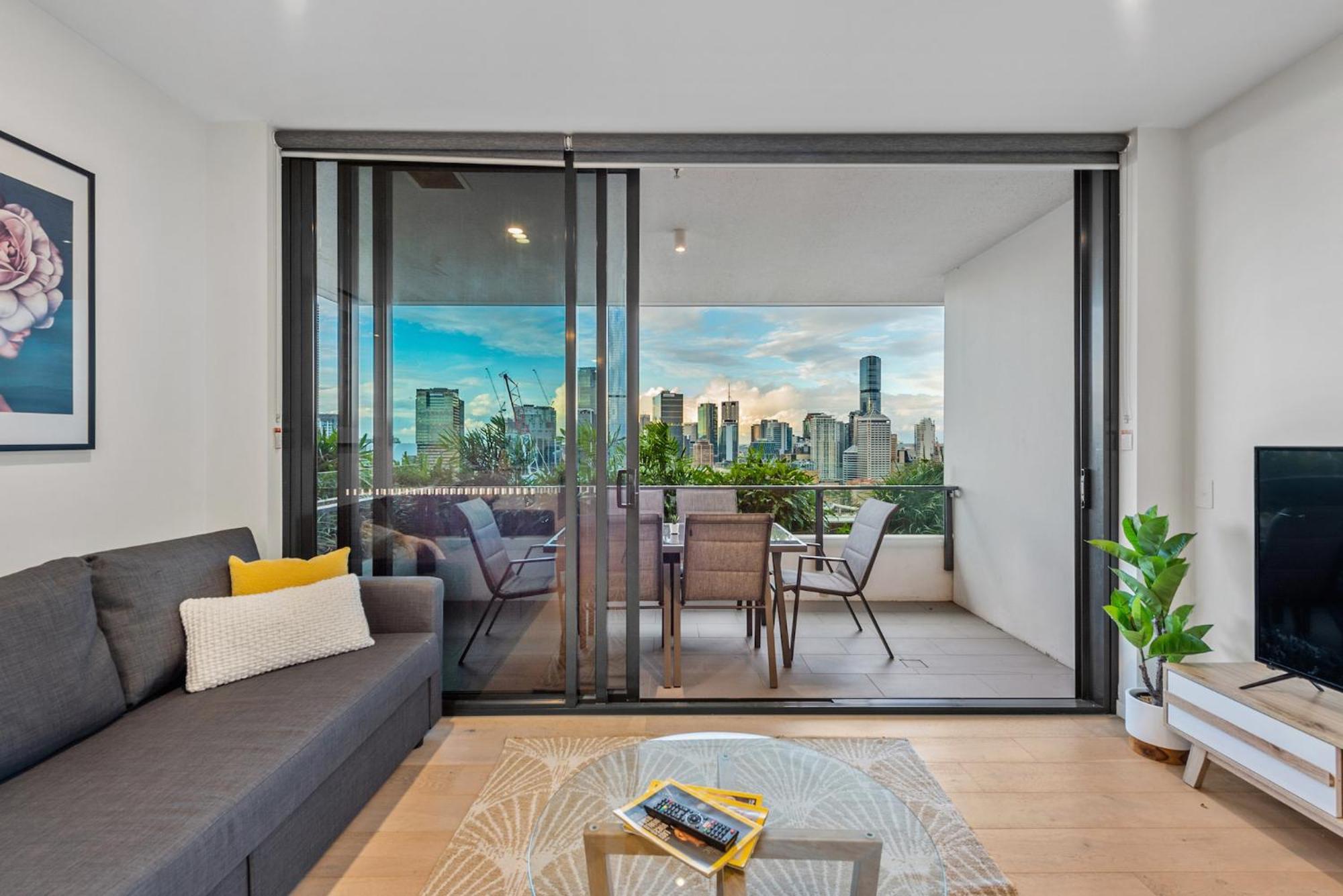 Million Dollar Views With King Bed, Pool, Gym, Wifi Apartment