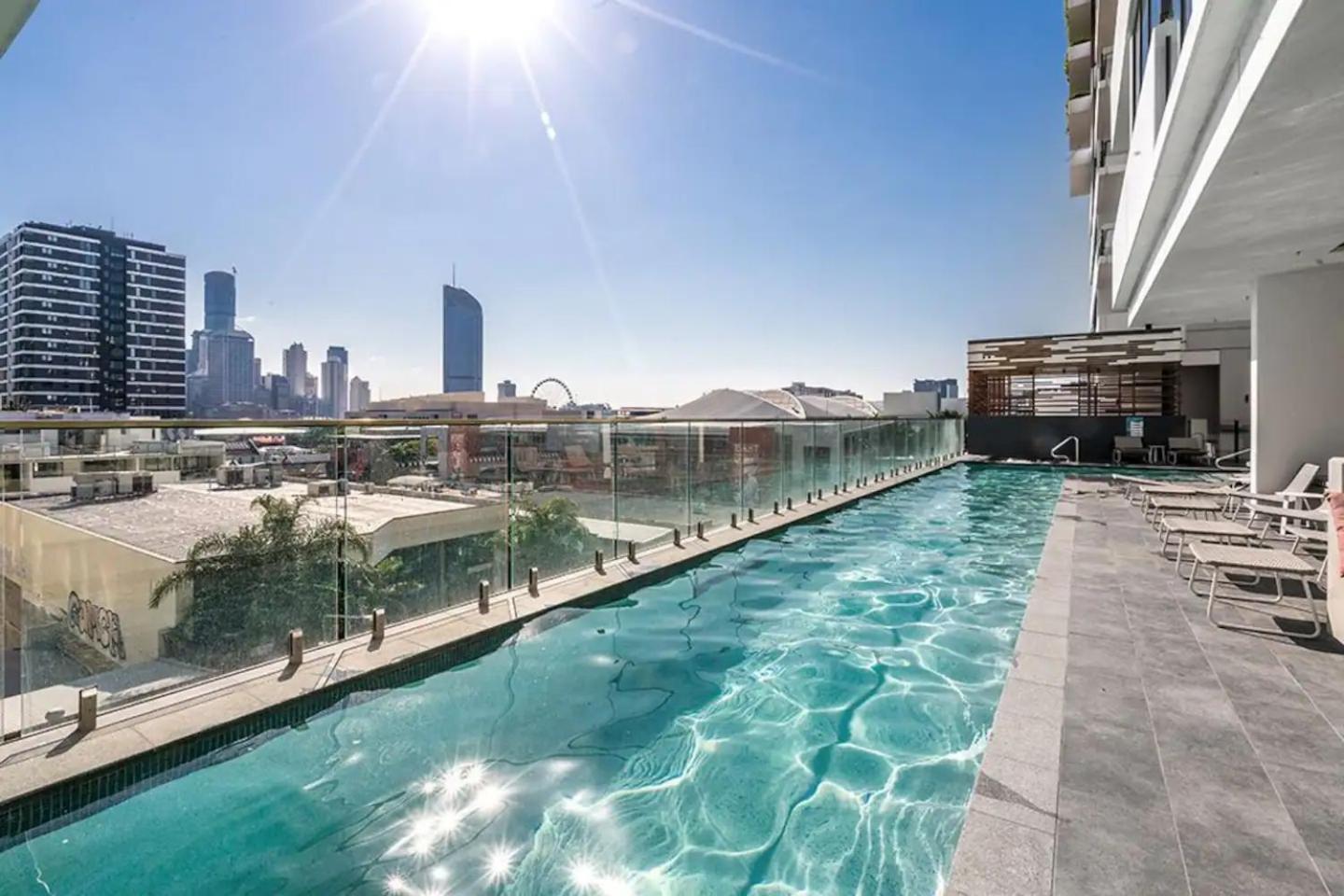 Apartment Stylish With King Bed, Gym, Pool *