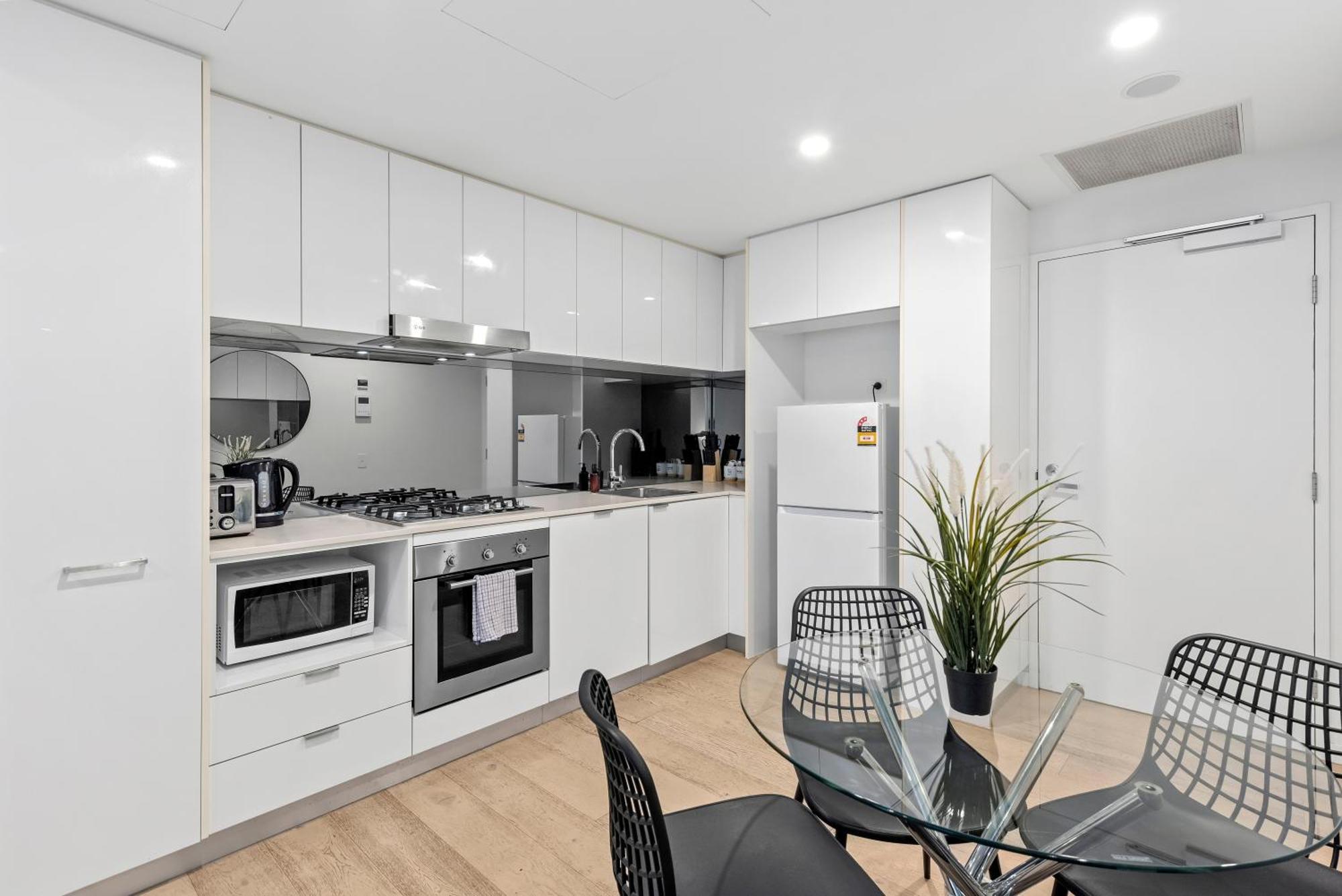Stylish With King Bed, Gym, Pool