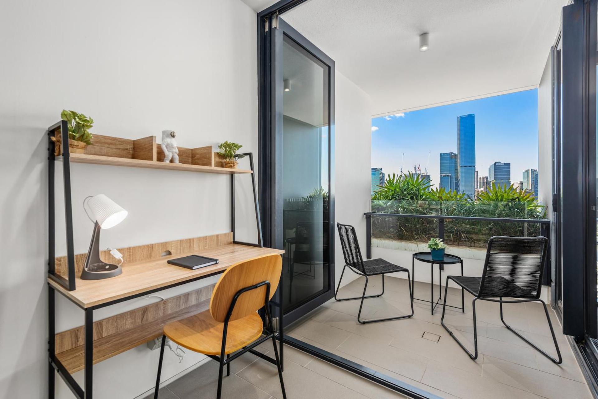 Bright & Modern With Views, King Bed, Park