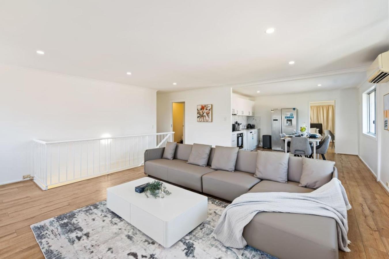 Holiday home 1mins To Pinelands Plaza 4br Chic Family Retreat Brisbane