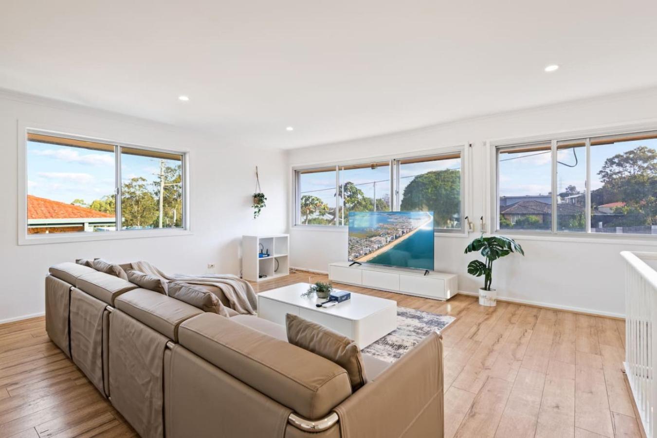 1mins To Pinelands Plaza 4br Chic Family Retreat Holiday home