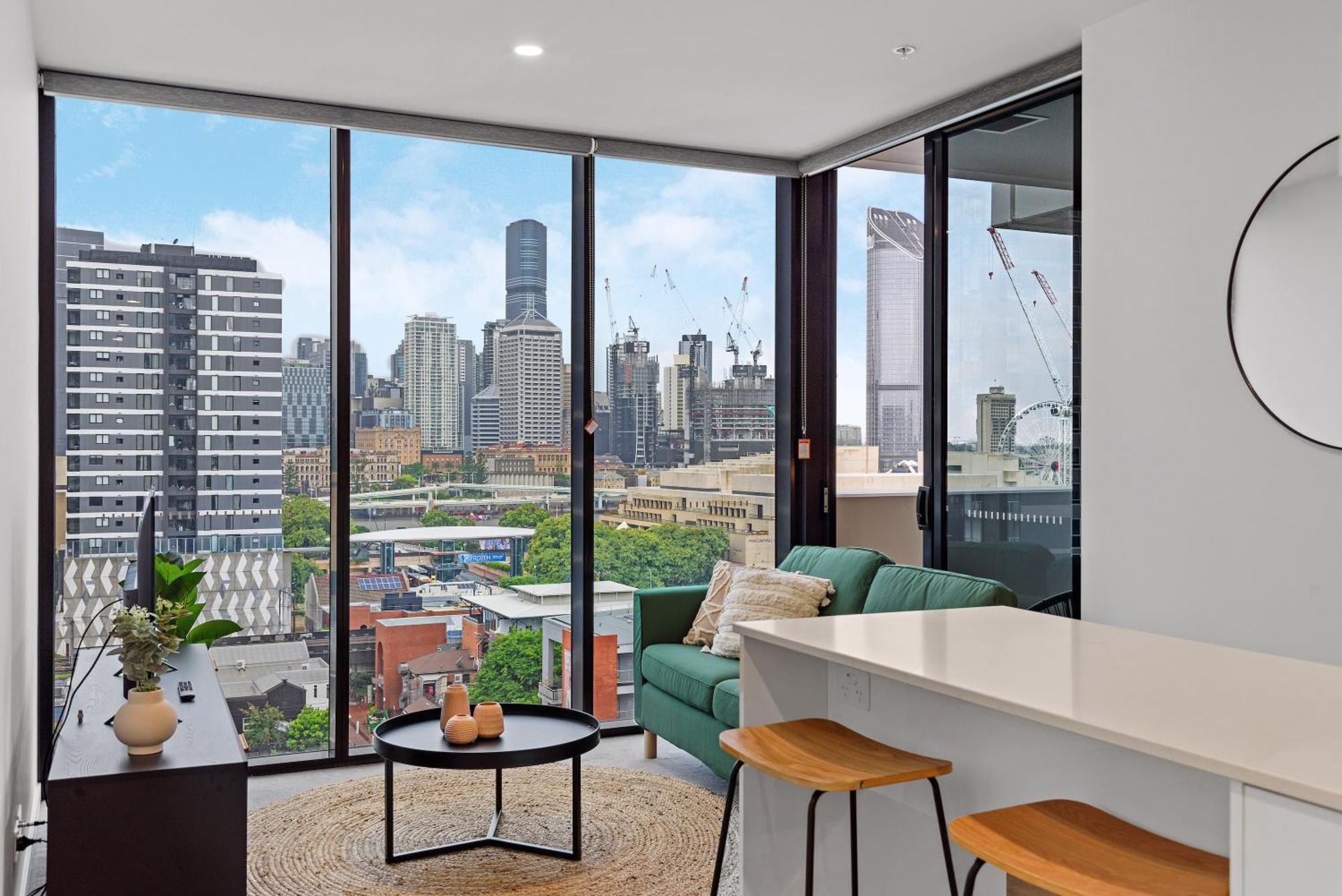 Apartment South Bank With Views, Study & Park *