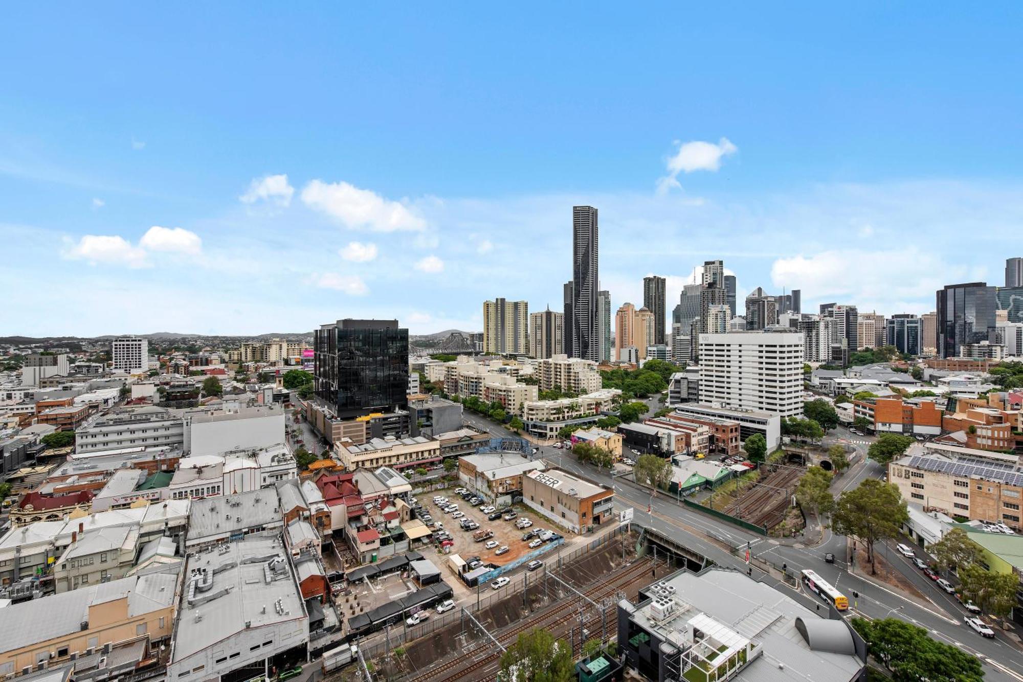 Stylish Valley Pad With Views, Huge Gym & Park Apartment Brisbane