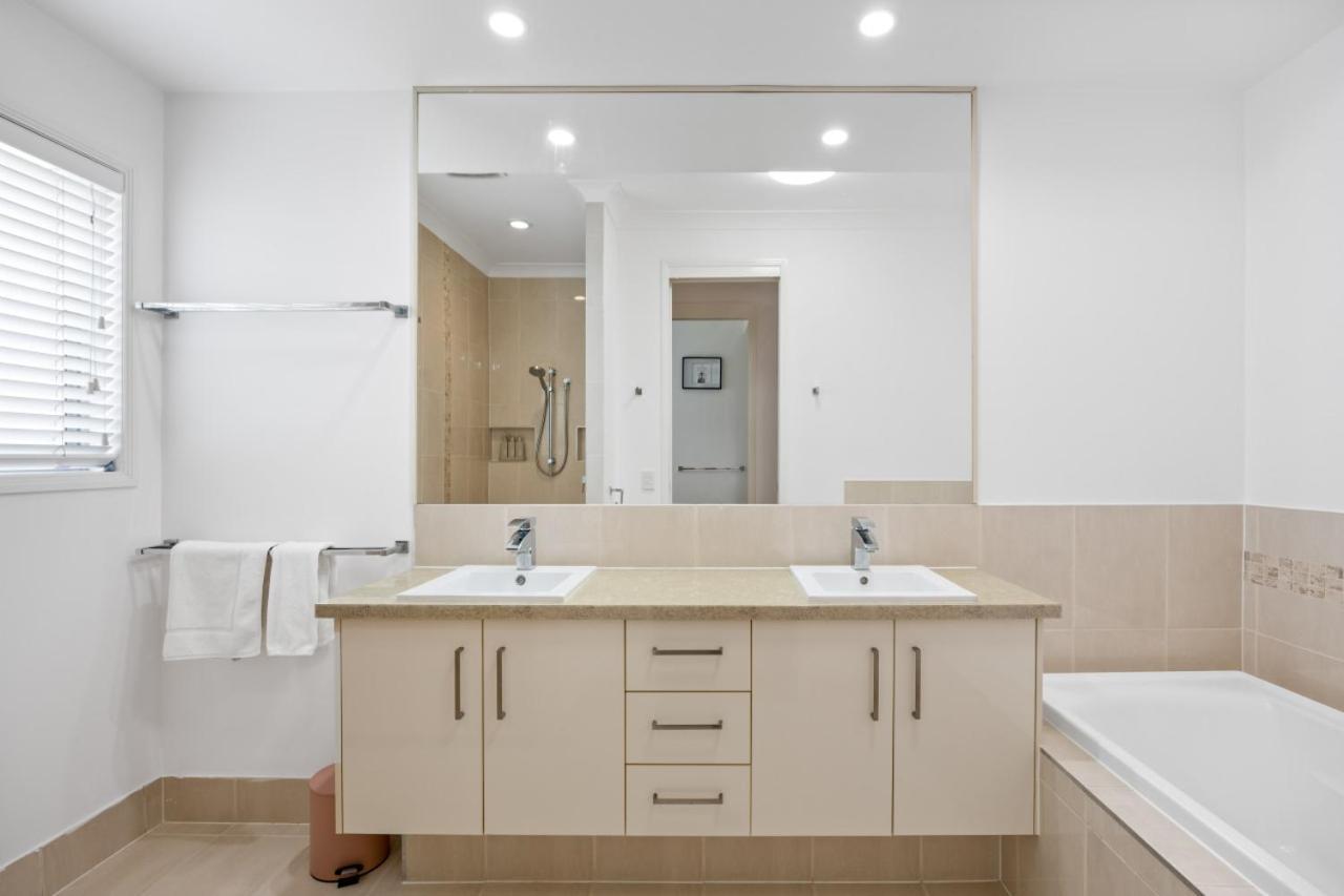 Modern Luxury Riverfront Sanctuary Holiday home Brisbane