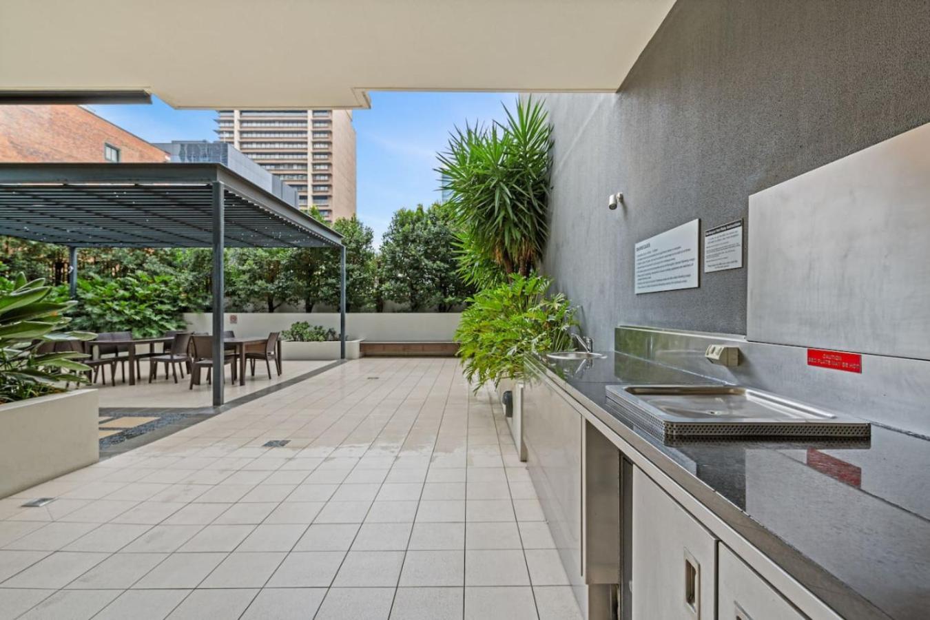 Apartment Heart Of Cbd 2br Parking Close To Everything