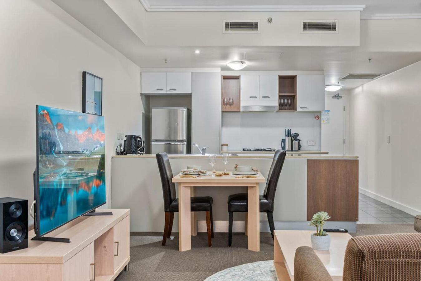 Apartment Heart Of Cbd 2br Parking Close To Everything