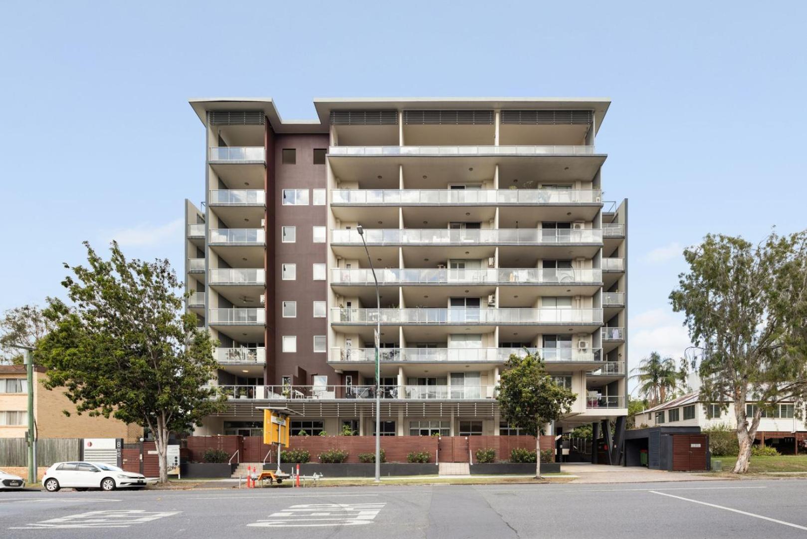 Spacious 2br Close To Uq, Shops With 2parking & Pool Apartamento