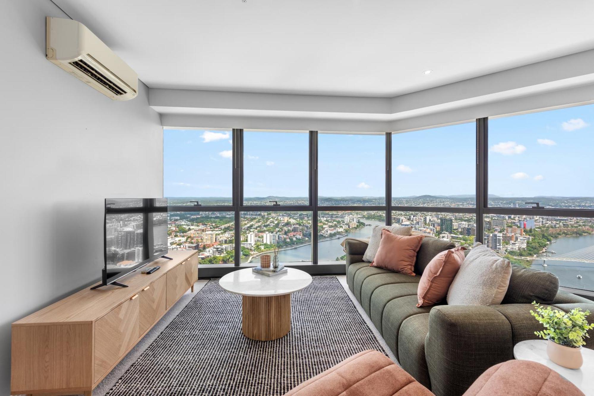 Stunning Sky With Endless Views, Pool & Parking