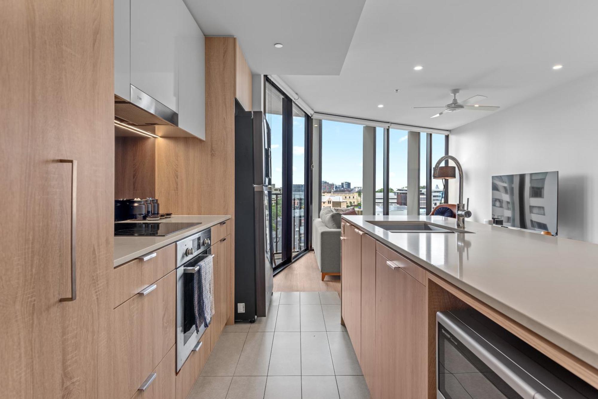 Spire - Stylish 2br - Pool, Parking & Views Apartamento *