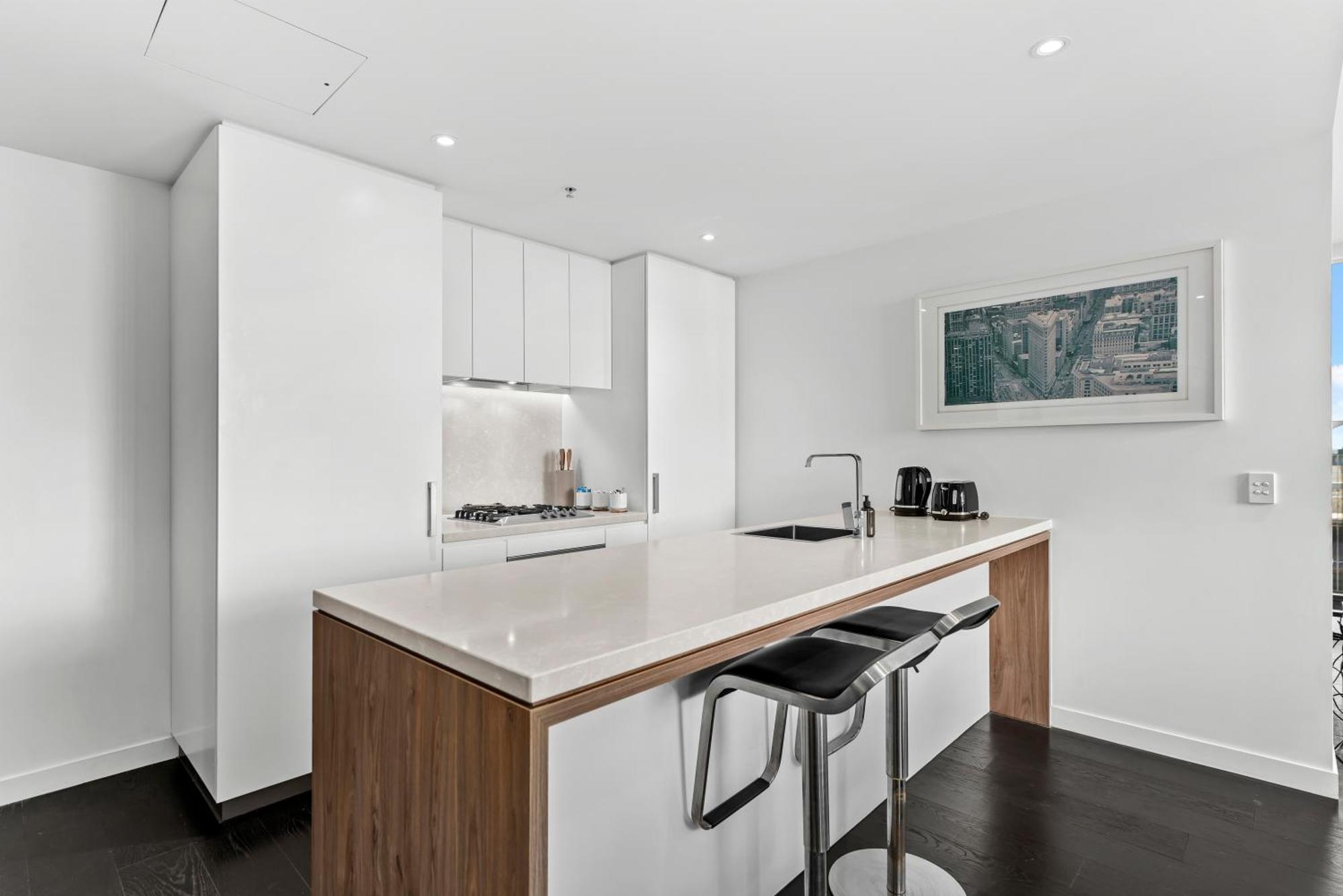 Views 2br With Infinity Pool & Huge Gym! *