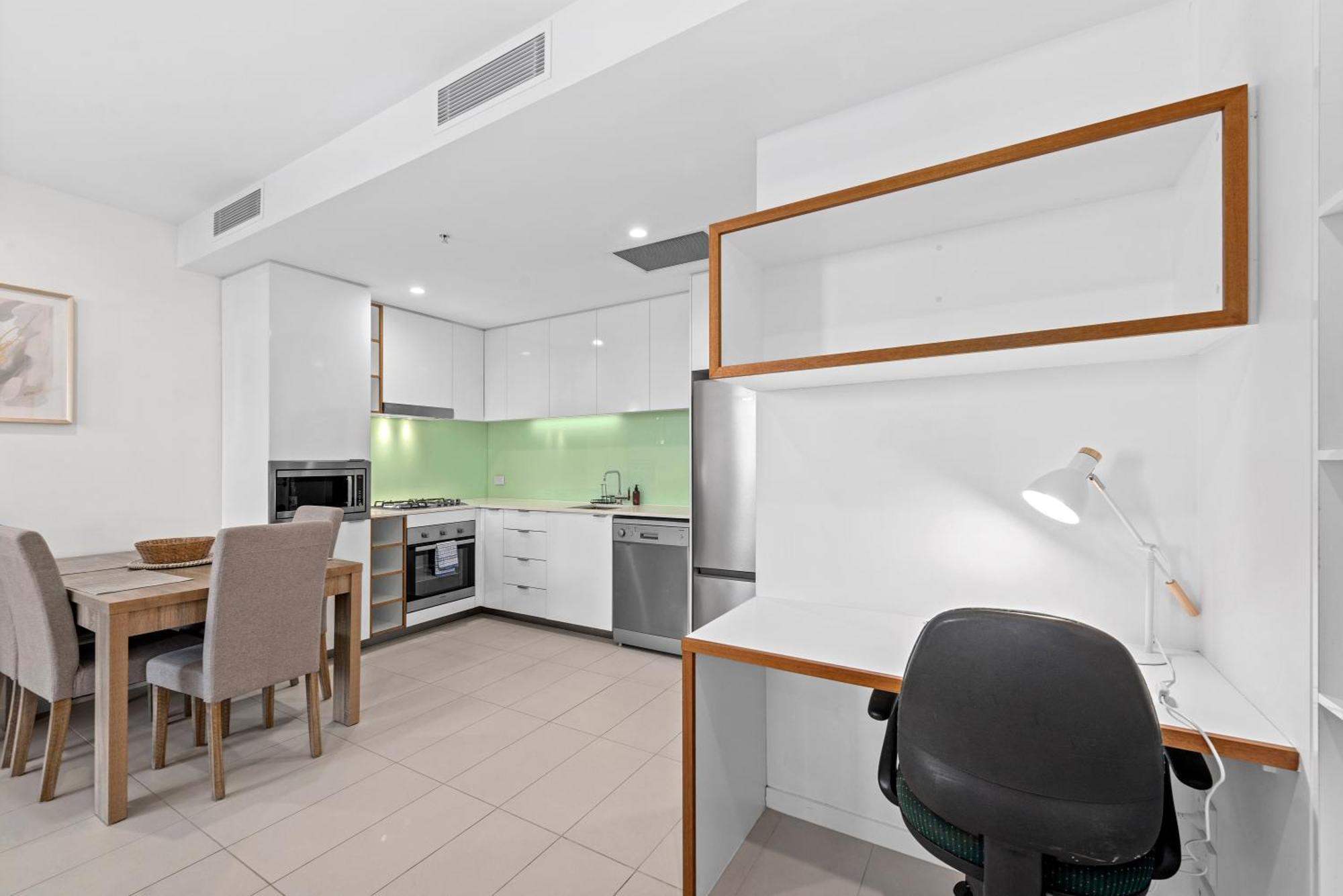 Apartment Bright & Spacious With Pool, Parking & Wi-fi
