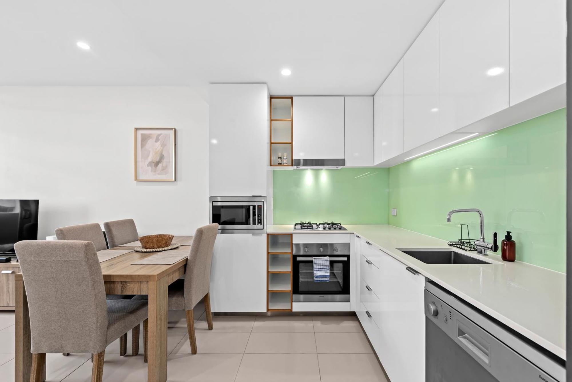 Bright & Spacious With Pool, Parking & Wi-fi