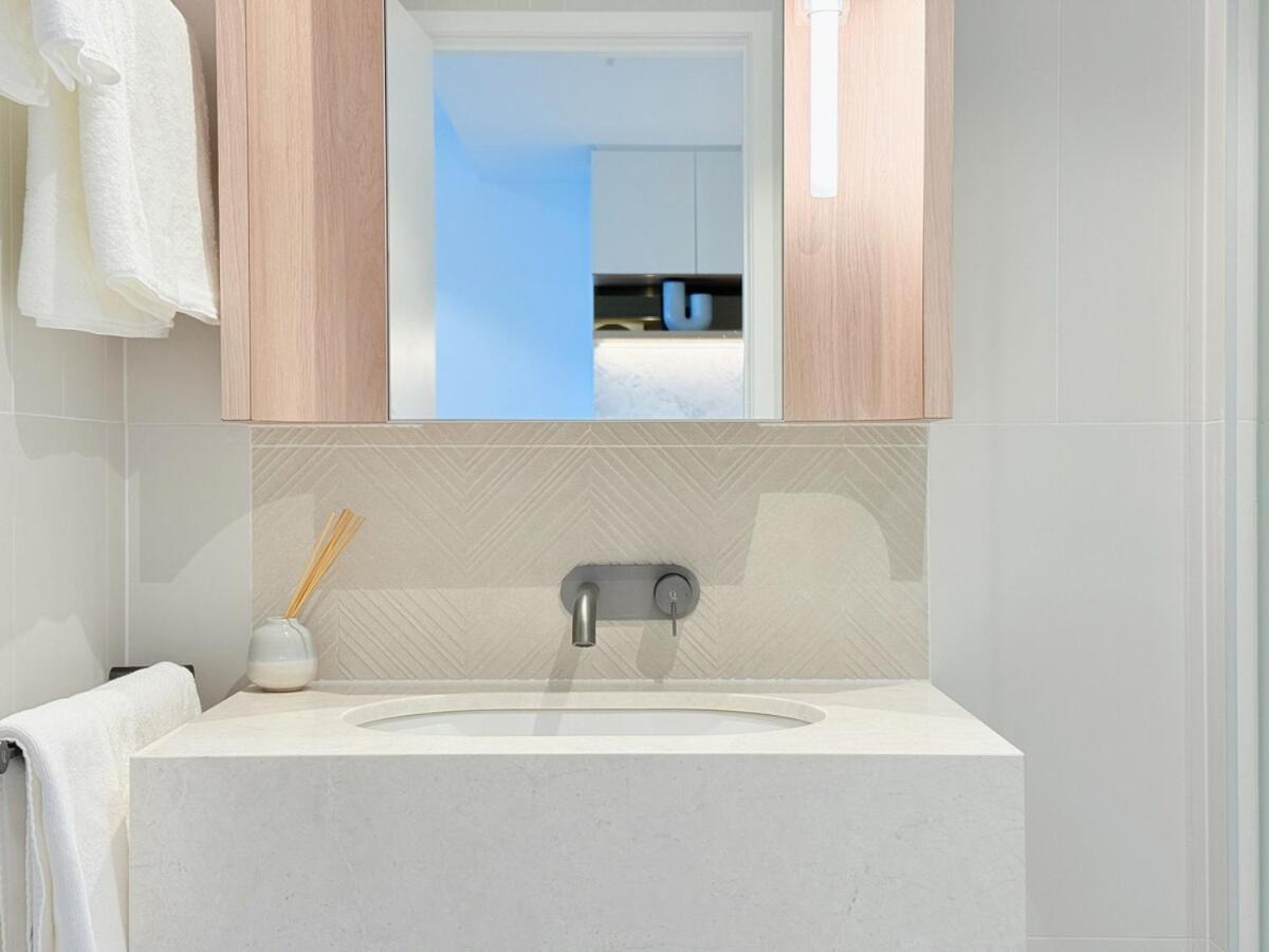 Chic 2-bed With Views & Pool At Qwr Brisbane
