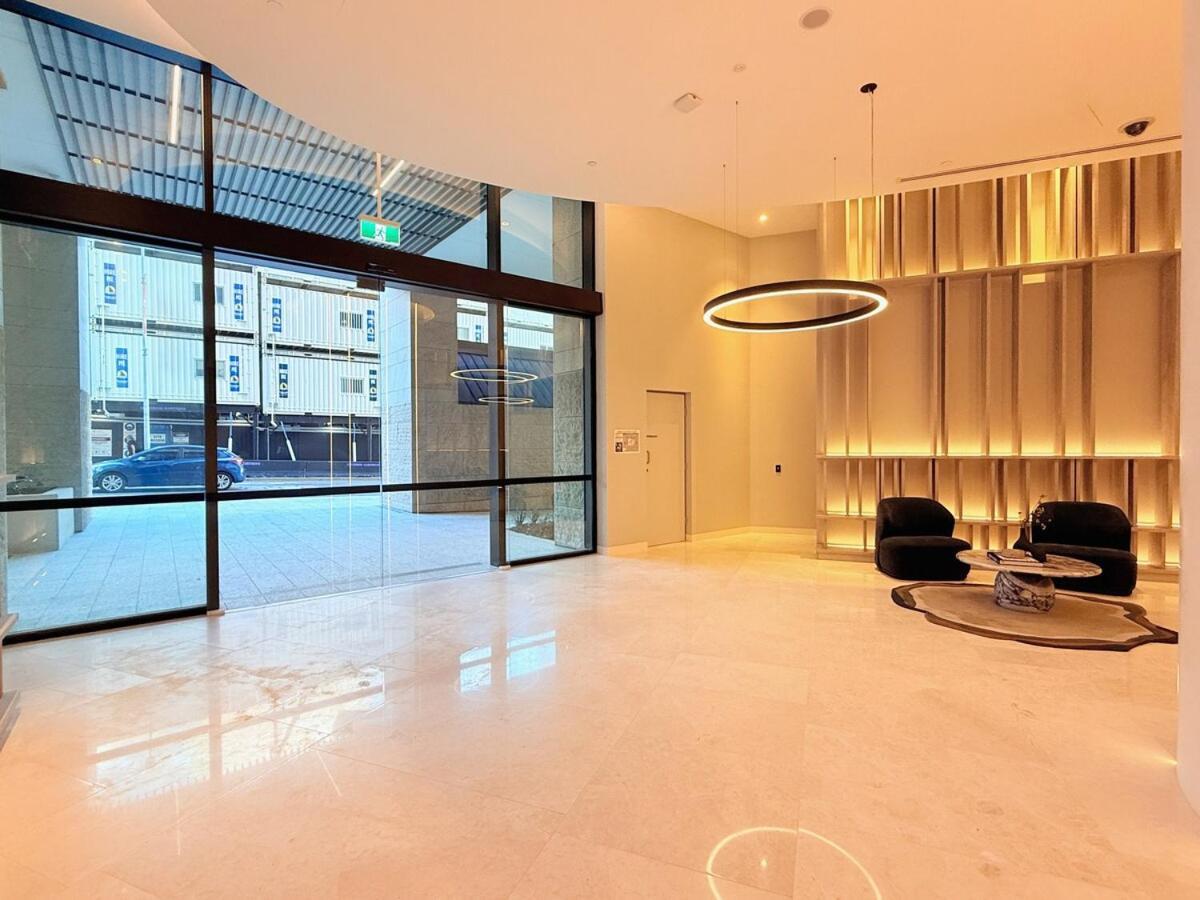 Apartment Chic 2-bed With Views & Pool At Qwr