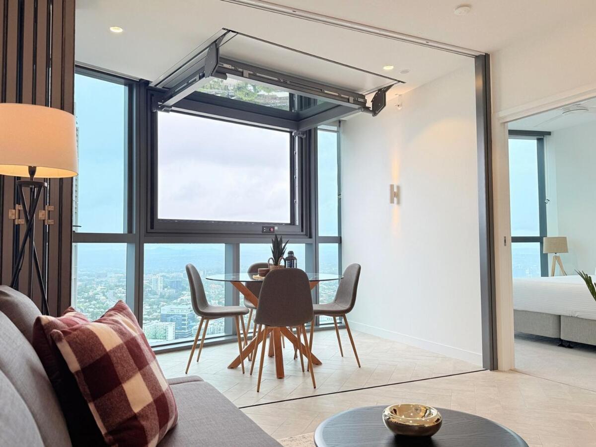 Chic 2-bed With Views & Pool At Qwr * Brisbane