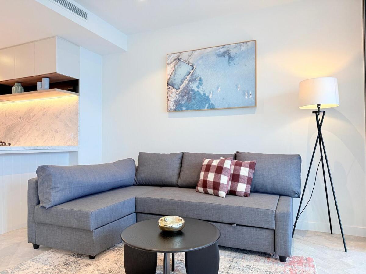 Chic 2-bed With Views & Pool At Qwr