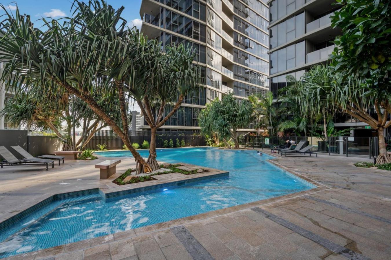 Apartment Ultimate Location Chic 2br Rooftop Pool N Parking *