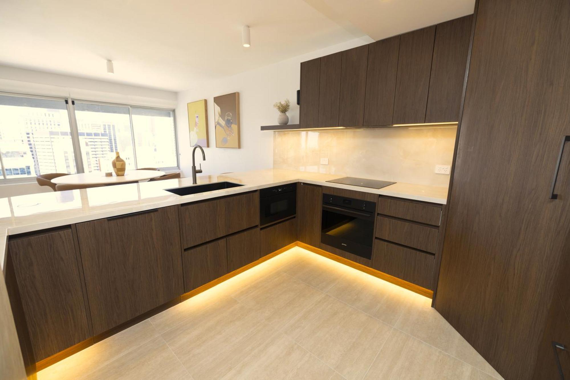 Apartment Penthouse - Luxury 2 Storey -3 Bedroom Sky Home! *