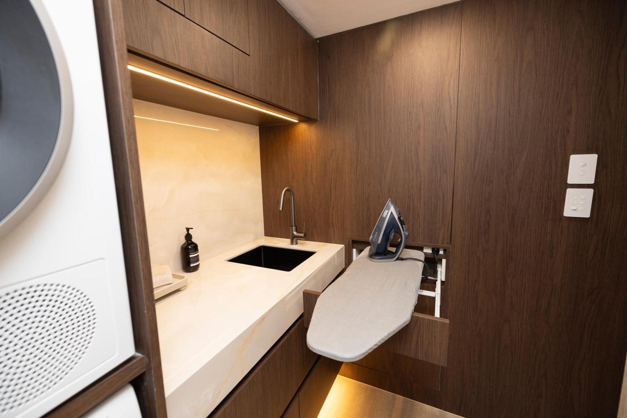 Penthouse - Luxury 2 Storey -3 Bedroom Sky Home! Apartment