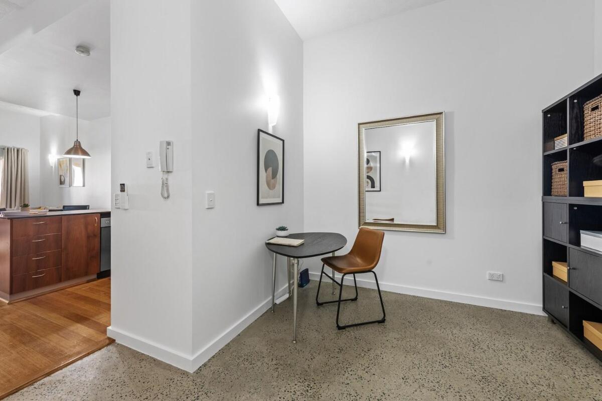 Hipster Loft - 1bed-study-1bath-balconies-1car