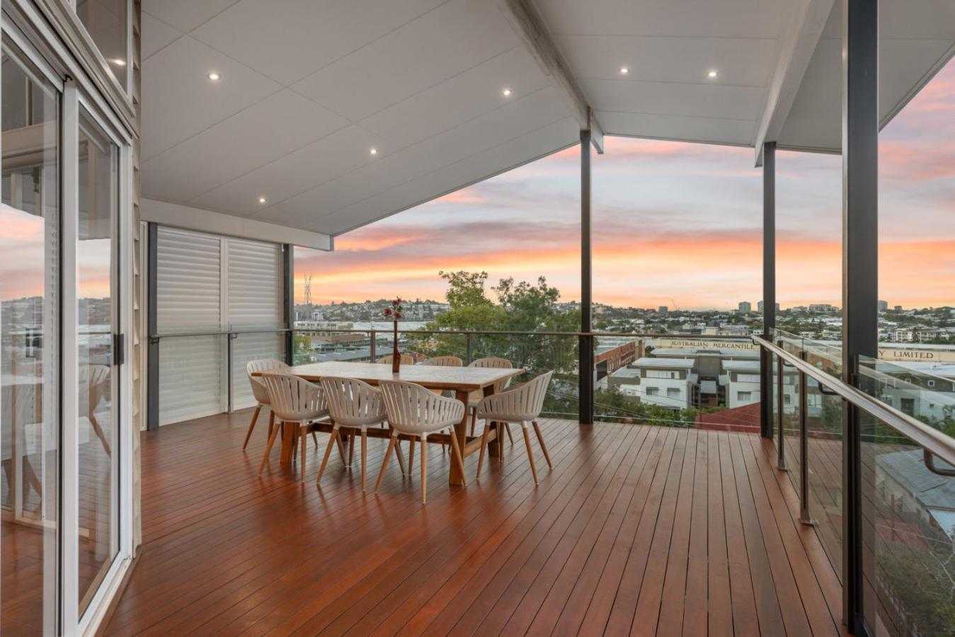 Modern Family In Brisbanes Trendiest Suburb * Brisbane