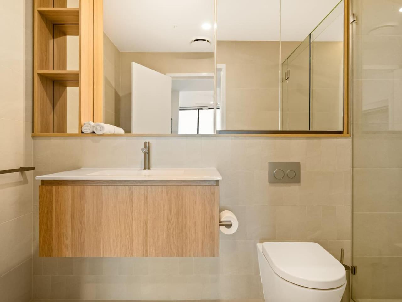 Apartment 2br West End With Parking Walk To Convention Ctr