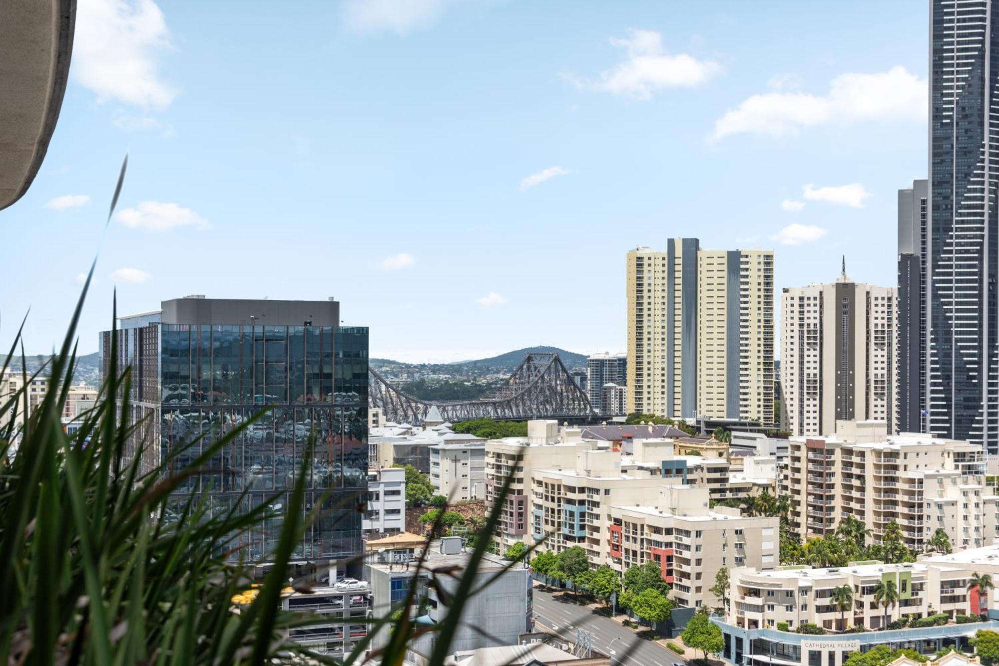 Valley Pad With Infinity Pool, Gym And Office! * Brisbane