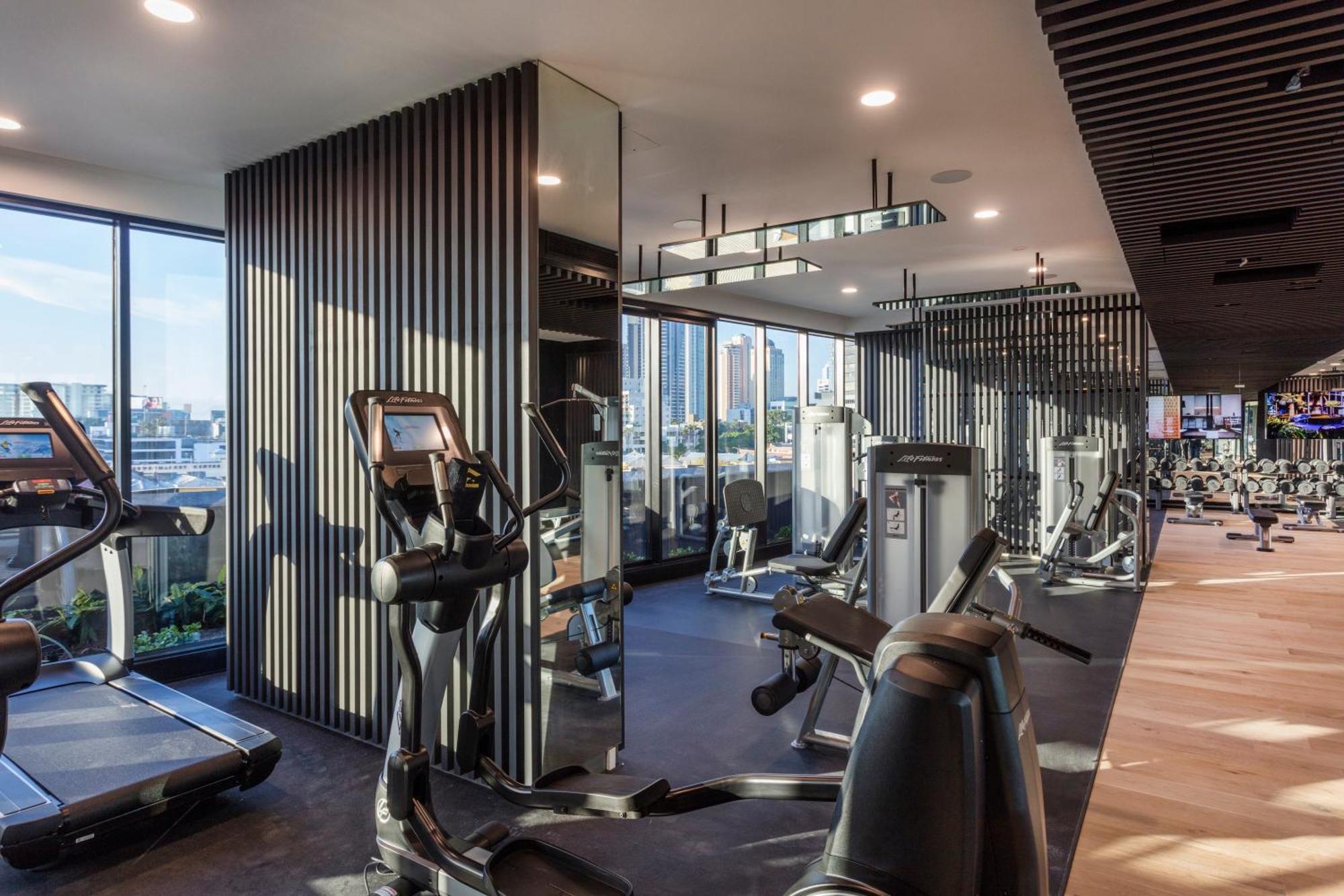 Mountain View 2br With Pool, Huge Gym And Parking Apartment Brisbane