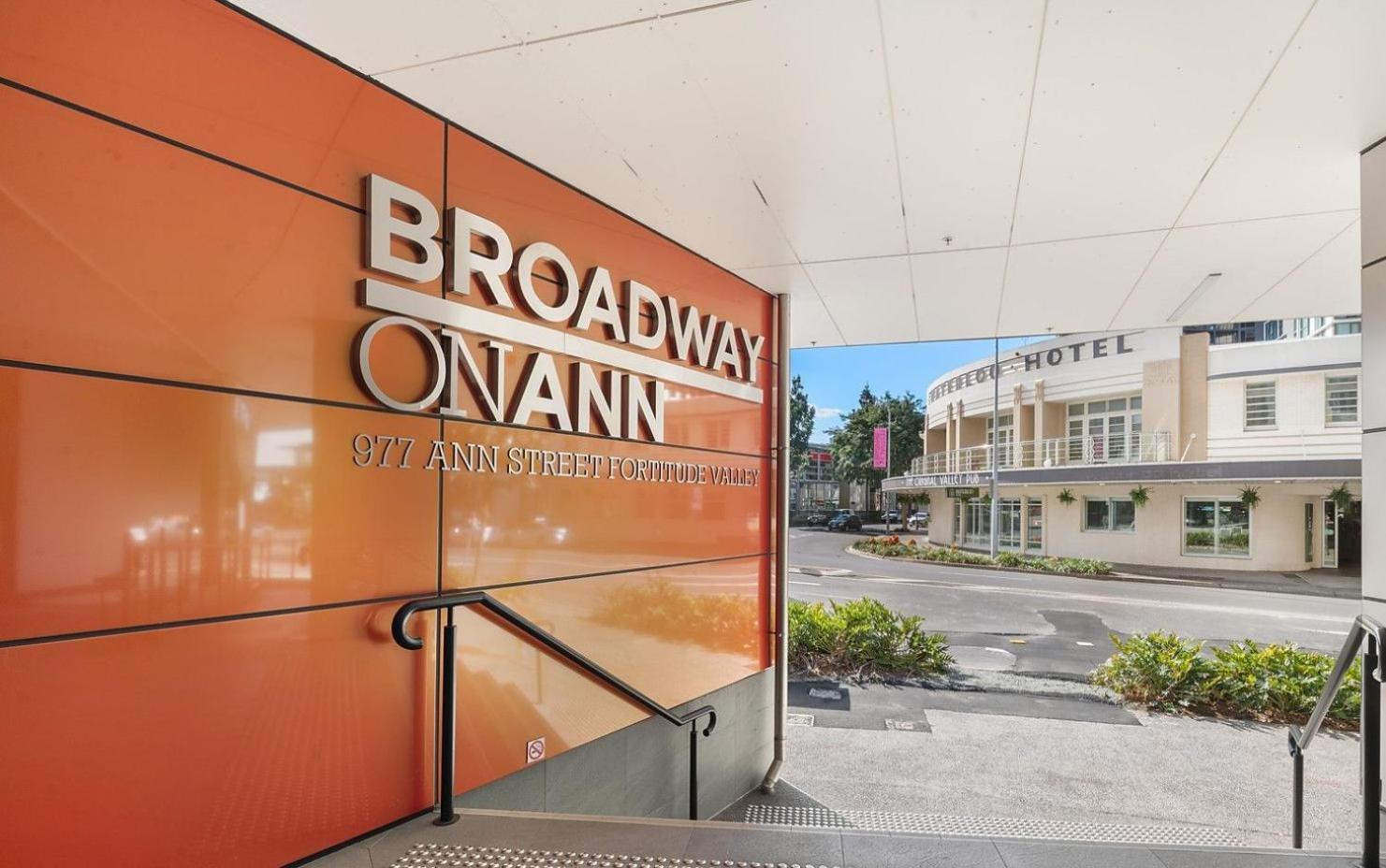 Modern 1br With Parking And Study Desk! Apartment Brisbane