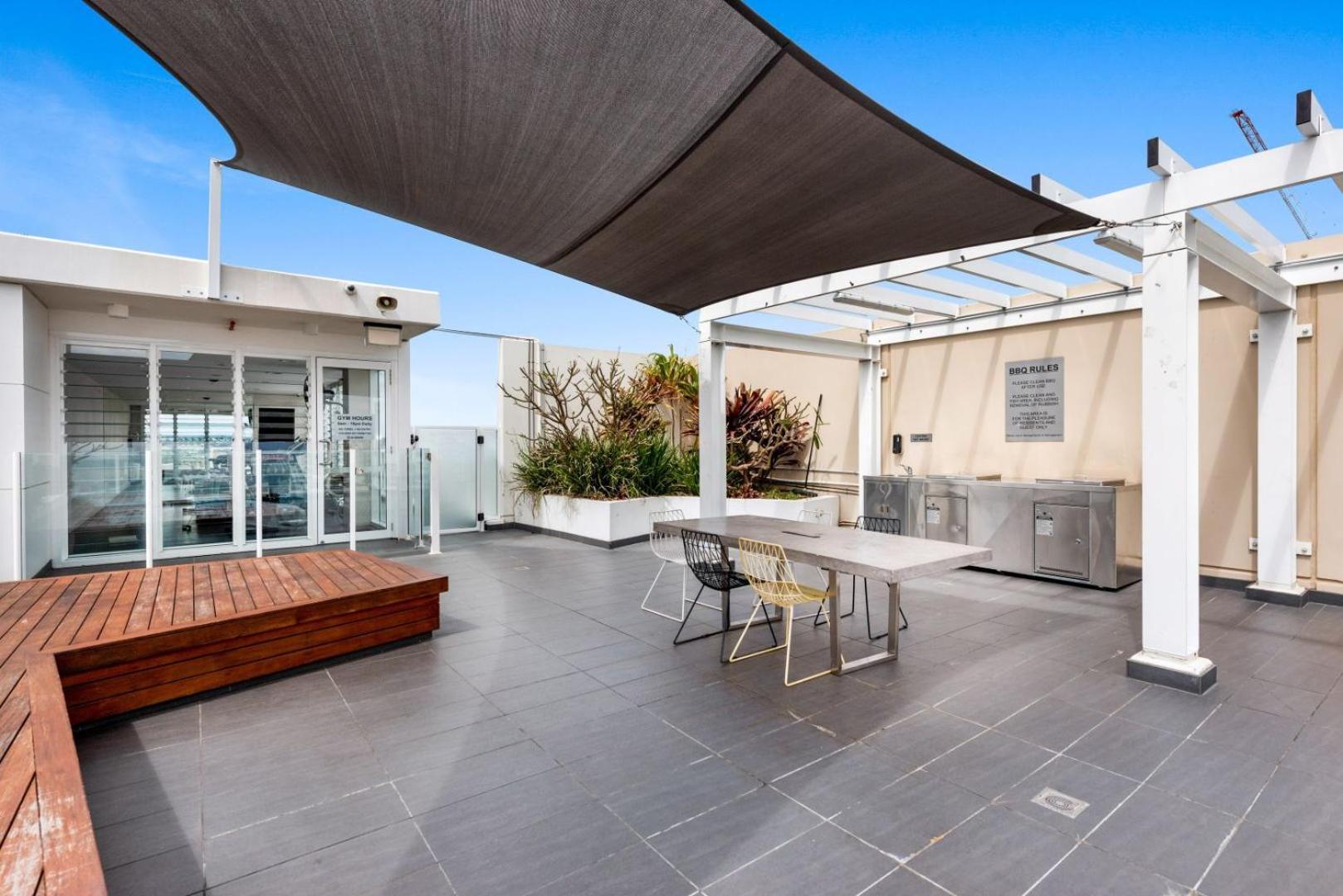 Modern 1br With Parking And Study Desk! *