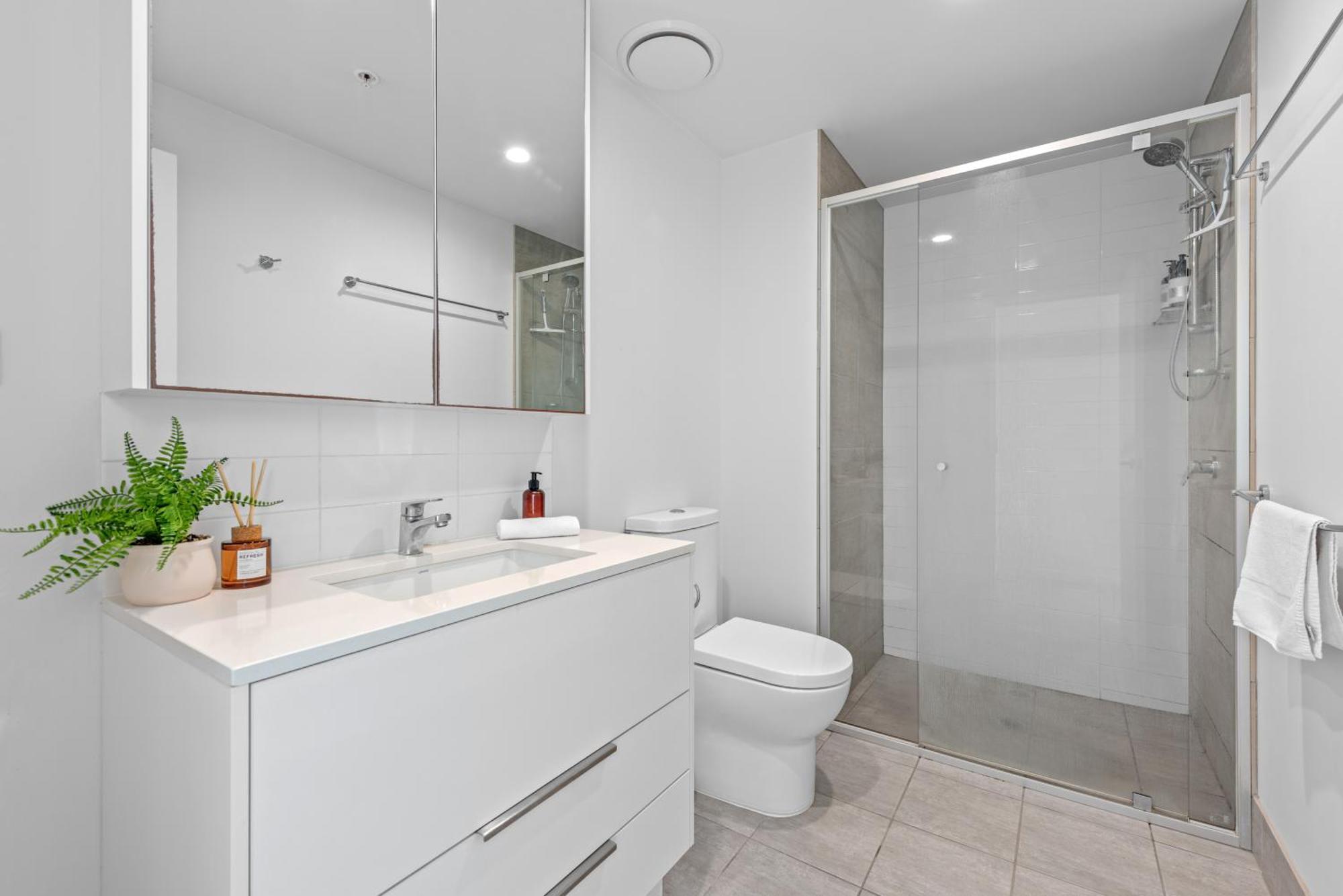 Modern 1br With Parking And Study Desk! * Brisbane