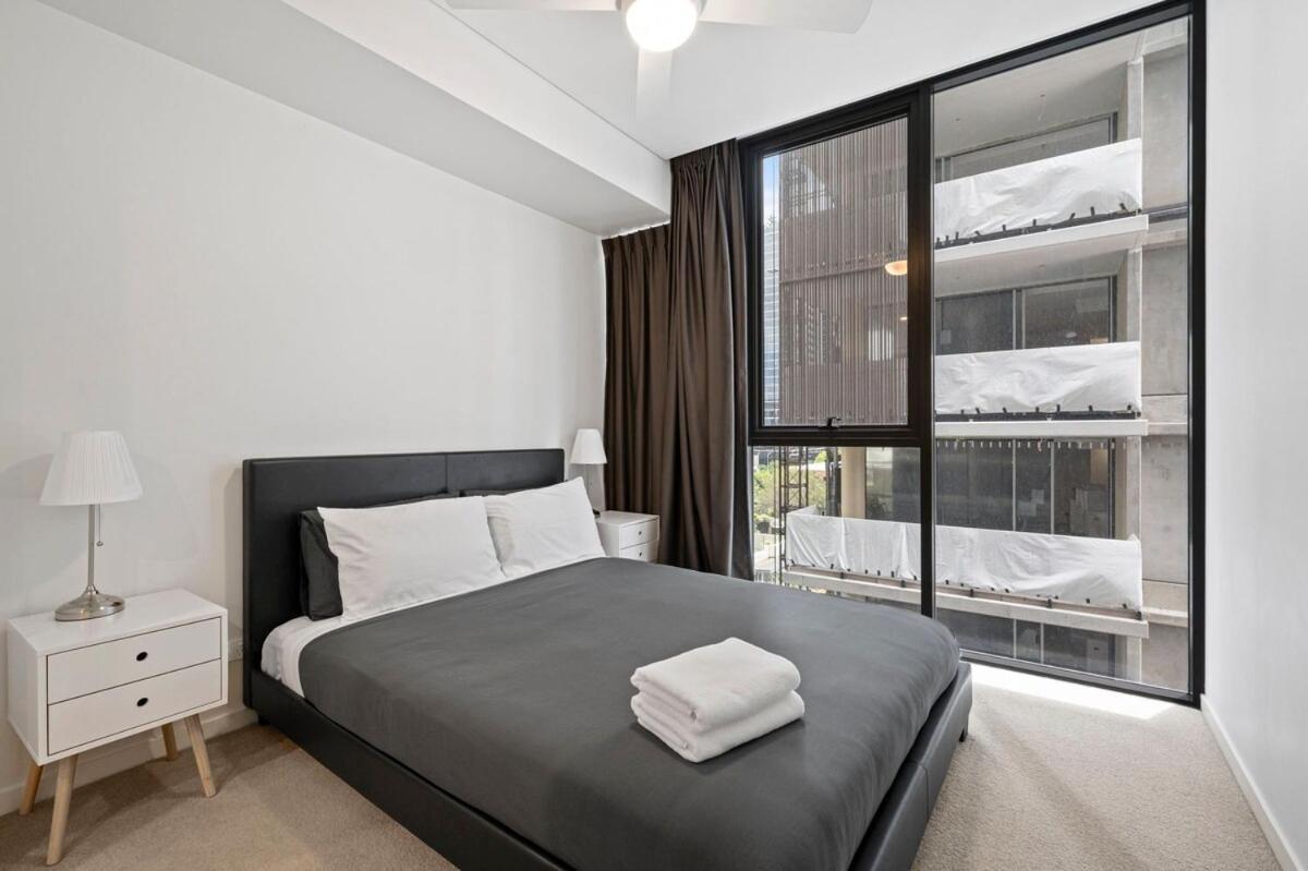 1001 Stunning View 2br Apt, Free Parking Apartment