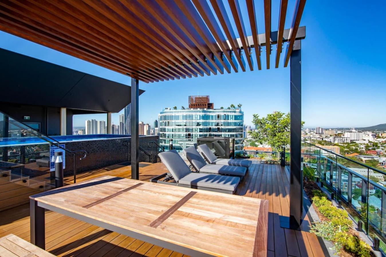 2br Luxury Retreat With Rooftop Pool Access Apartamento
