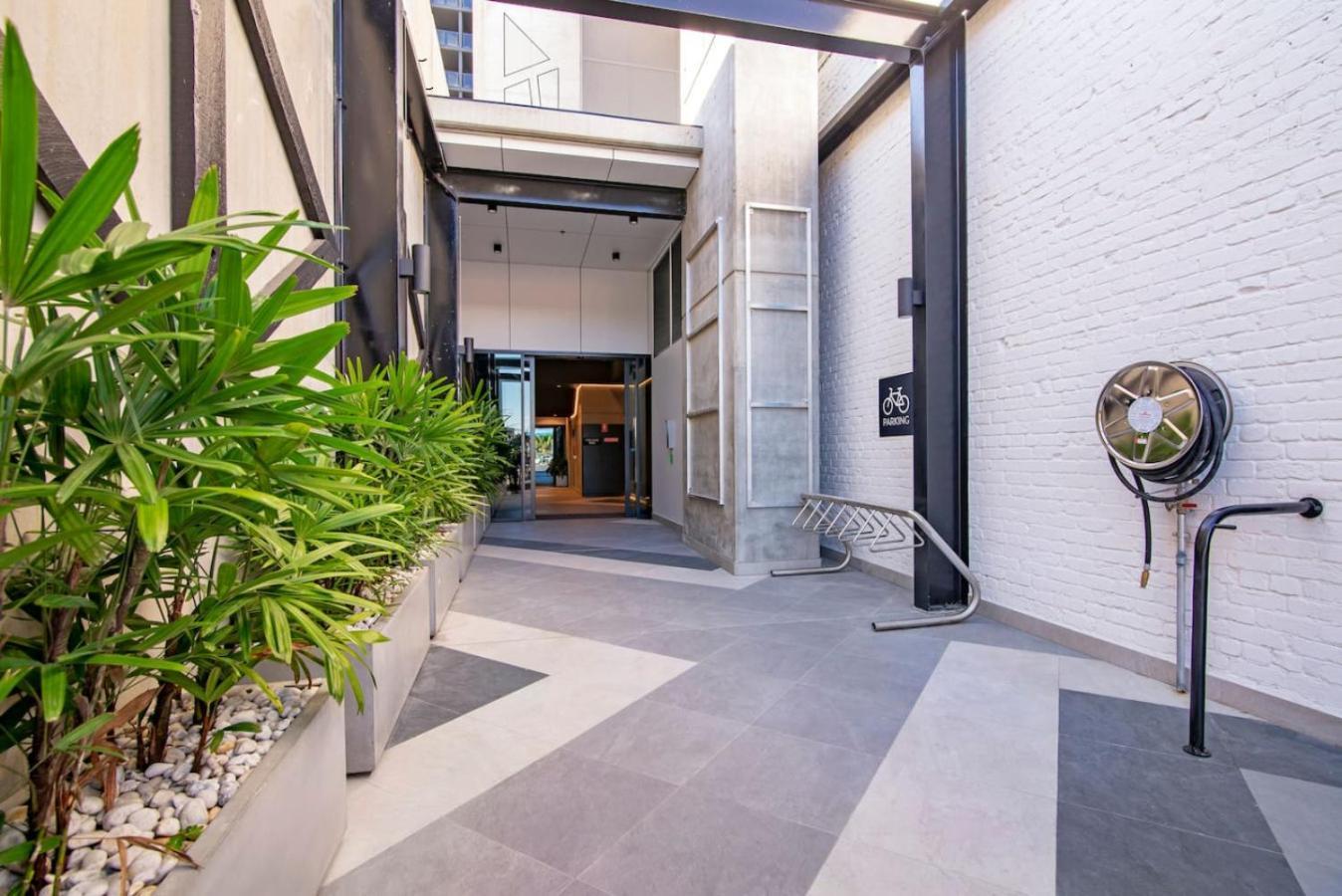 Apartamento 2br Luxury Retreat With Rooftop Pool Access Brisbane