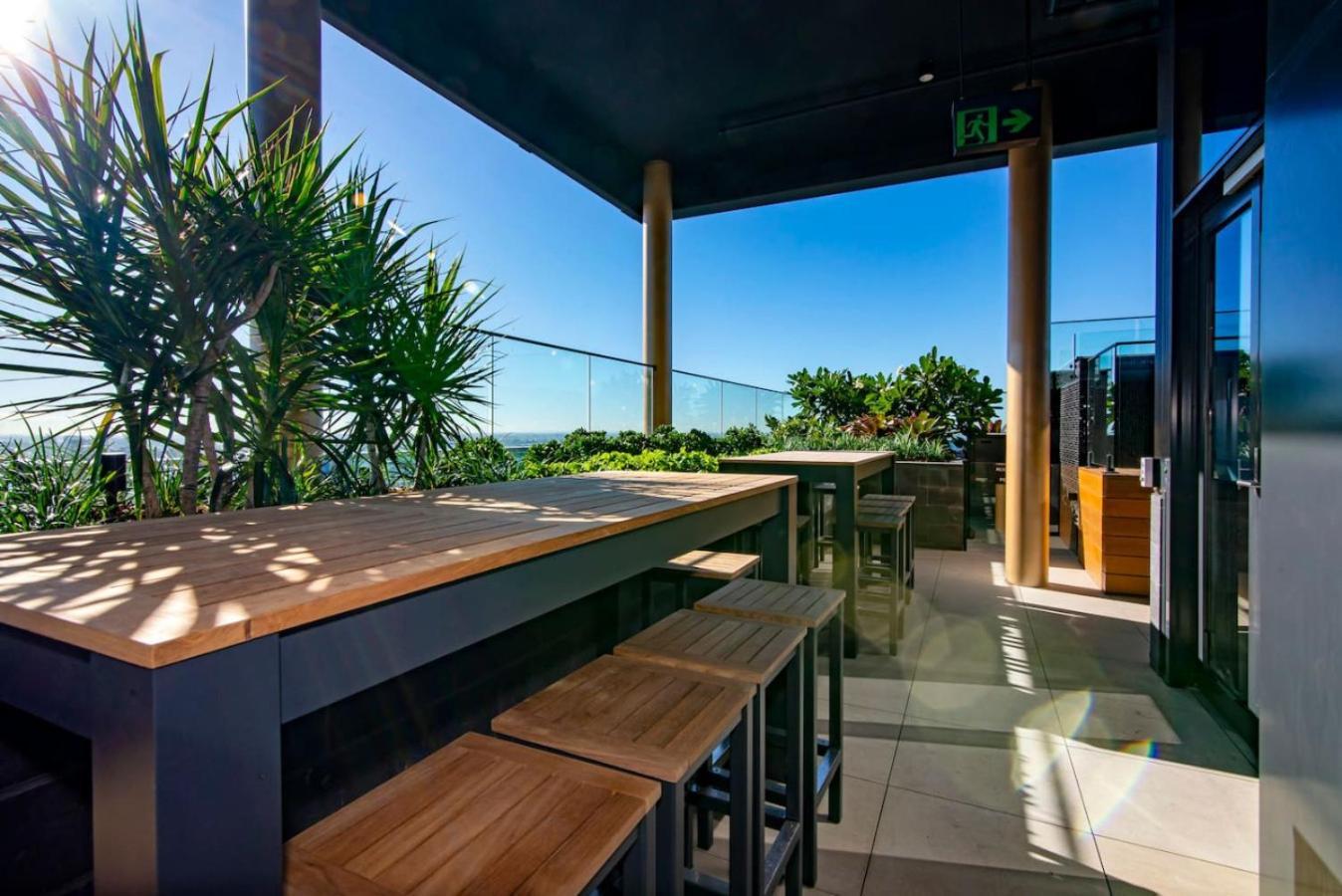2br Luxury Retreat With Rooftop Pool Access *