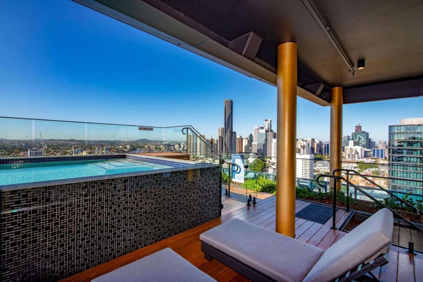 2br Luxury Retreat With Rooftop Pool Access * Brisbane