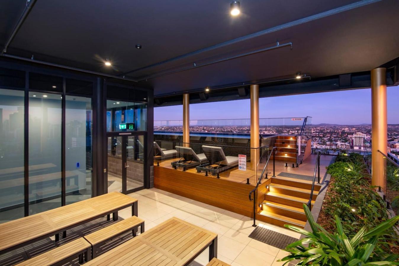 Apartamento 2br Luxury Retreat With Rooftop Pool Access *