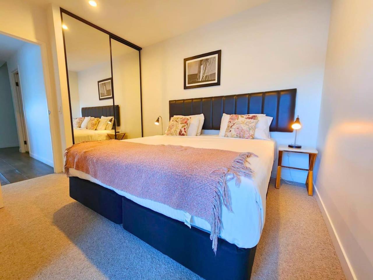 2br Luxury Retreat With Rooftop Pool Access Brisbane